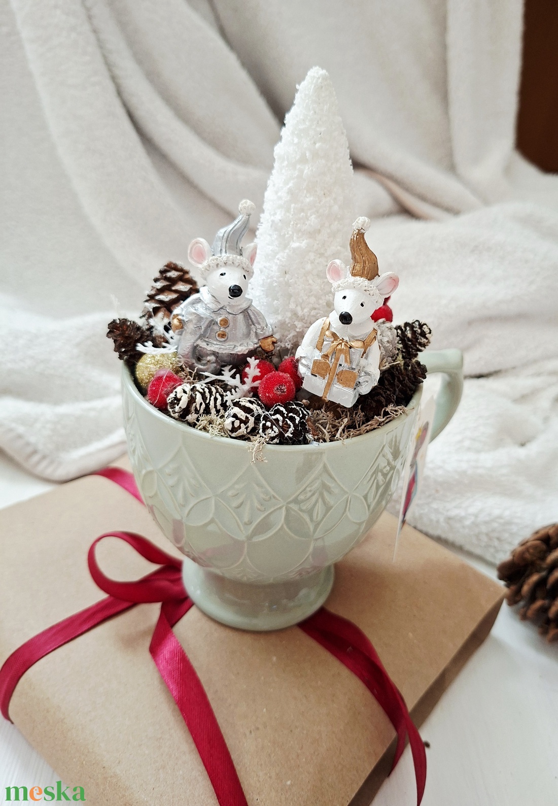 Egérkék karácsonya- mesés bögredísz,  karácsonyi asztaldísz - karácsony - adventi díszek - adventi asztaldísz - Meska.hu