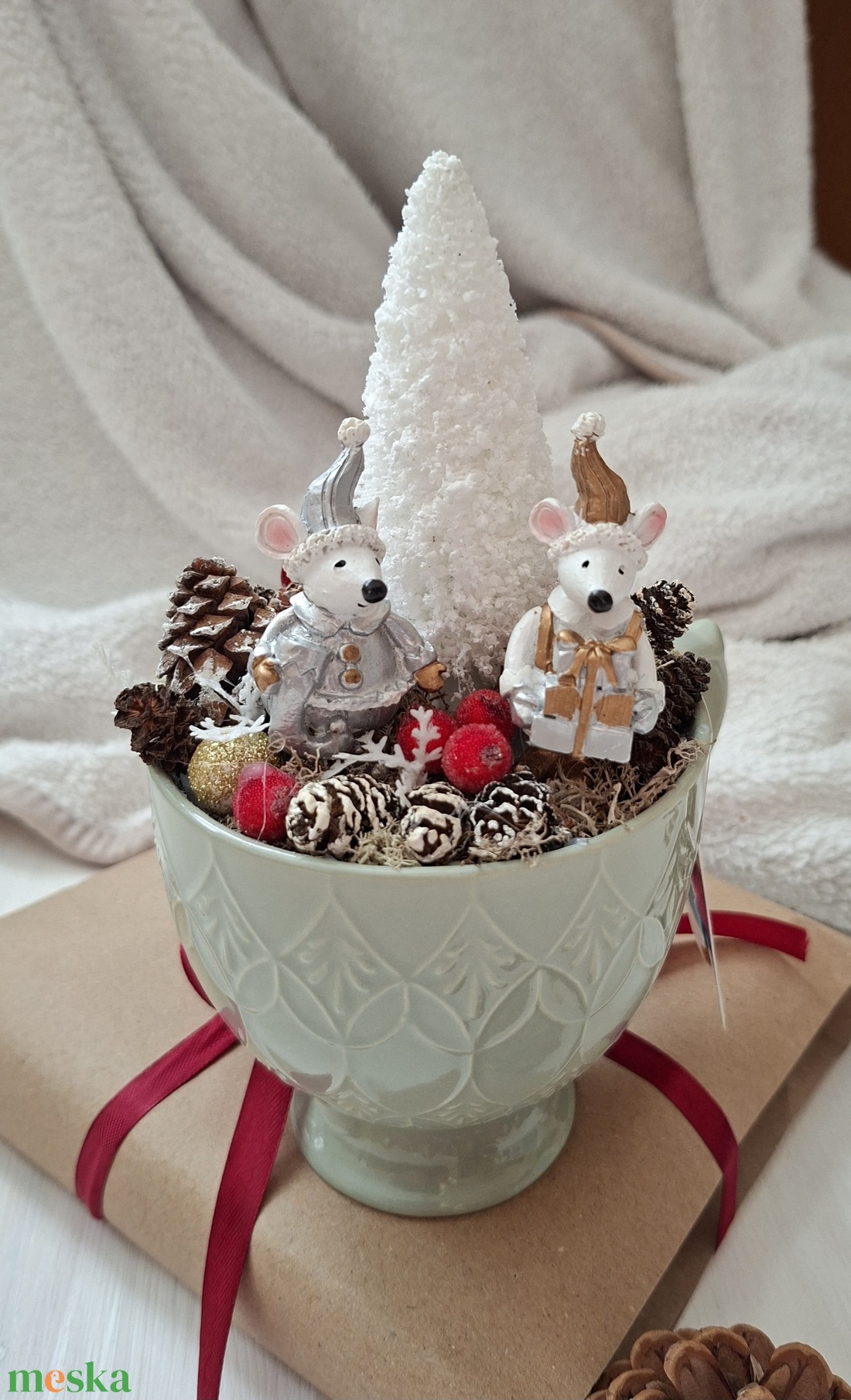 Egérkék karácsonya- mesés bögredísz,  karácsonyi asztaldísz - karácsony - adventi díszek - adventi asztaldísz - Meska.hu