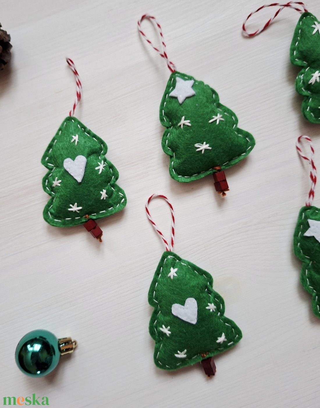Zöld fenyők, karácsonyfadísz, karácsonyi akasztós dísz - karácsony - karácsonyi lakásdekoráció - karácsonyfadíszek - Meska.hu