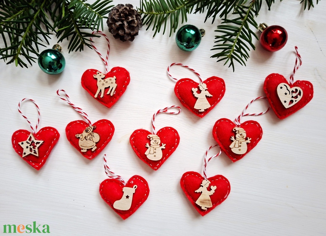 Filc szívek fadíszekkel- 9db akasztós díszek karacsonyi dísz - karácsony - karácsonyi ajándékozás - karácsonyi ajándékcsomagolás - Meska.hu
