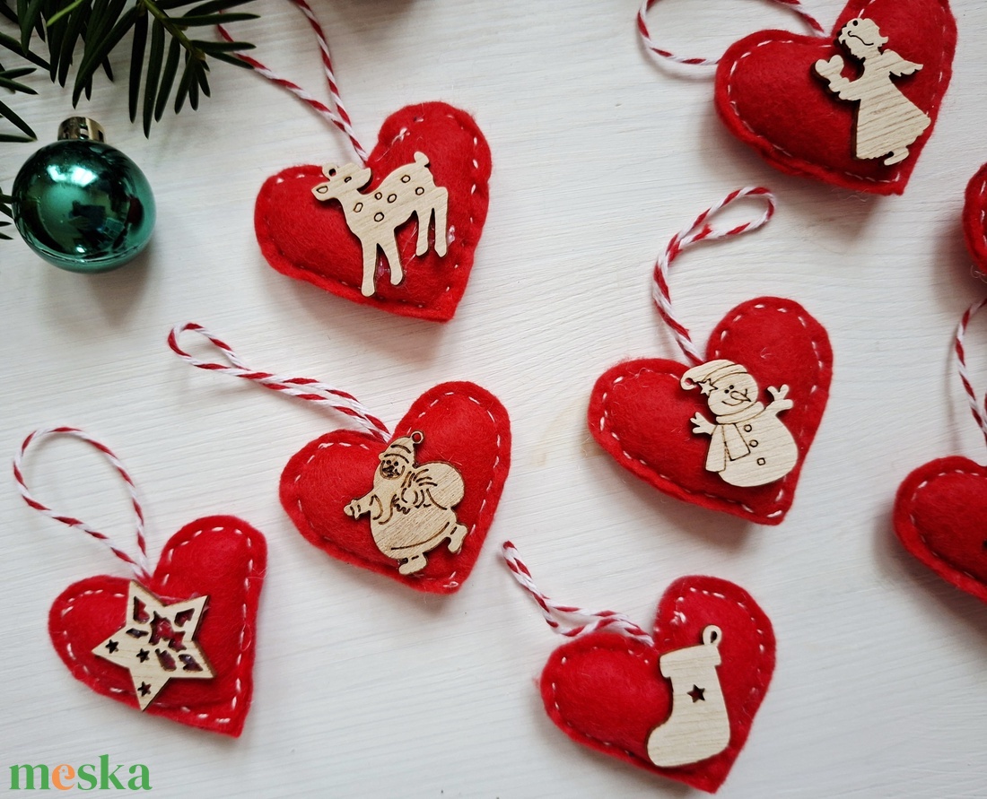 Filc szívek fadíszekkel- 9db akasztós díszek karacsonyi dísz - karácsony - karácsonyi ajándékozás - karácsonyi ajándékcsomagolás - Meska.hu