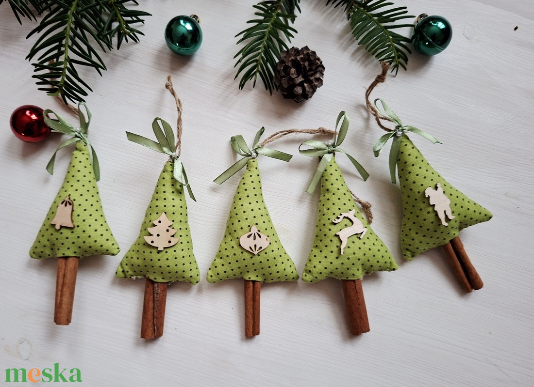 Fahéjillat- fenyők fahéjjal- karácsonyi country dekoráció, díszek 5db zöldben - karácsony - karácsonyi lakásdekoráció - karácsonyfadíszek - Meska.hu