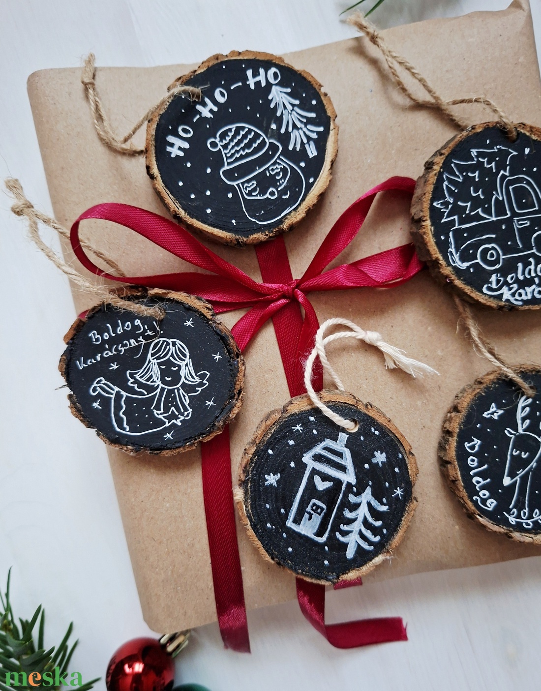 Boldog karácsonyt!  Karácsonyi fakorongok  5 db, ajándékkísérők, karácsonyi dekoráció - karácsony - karácsonyi lakásdekoráció - karácsonyfadíszek - Meska.hu