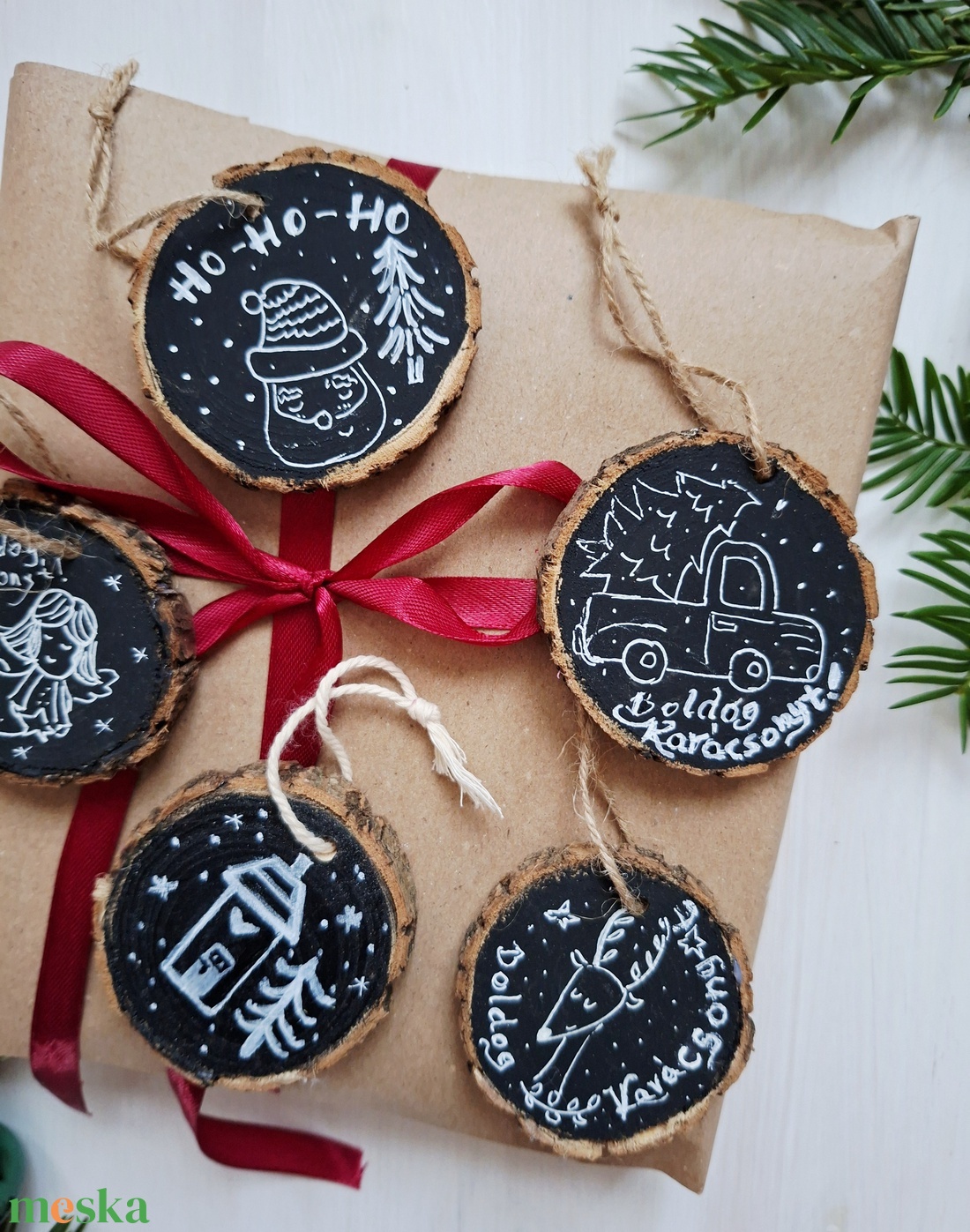Boldog karácsonyt!  Karácsonyi fakorongok  5 db, ajándékkísérők, karácsonyi dekoráció - karácsony - karácsonyi lakásdekoráció - karácsonyfadíszek - Meska.hu