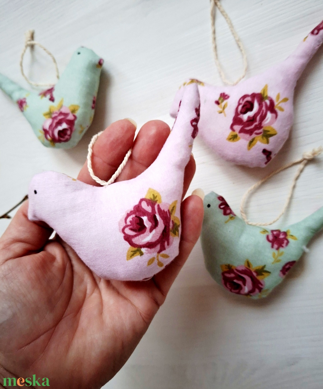 Vidám tavaszi madárkák- tavaszi dekoráció, akasztós díszek, barkadísz - otthon & életmód - dekoráció - fali és függő dekoráció - függődísz - Meska.hu