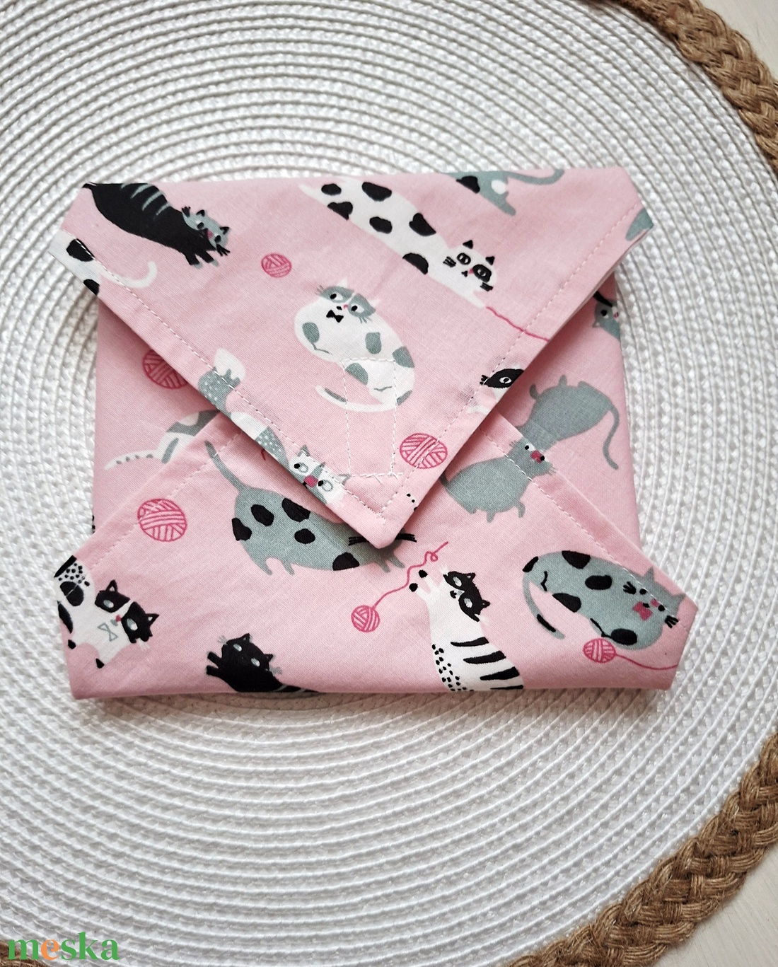 Cica  gombolyaggal- újra szalvéta, textil szalvéta, csomagolás - otthon & életmód - konyhafelszerelés, tálalás - konyhai textil - szalvéta - Meska.hu