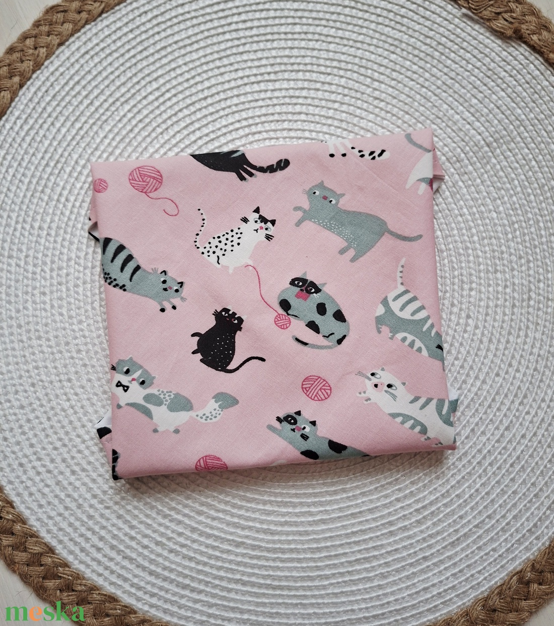 Cica  gombolyaggal- újra szalvéta, textil szalvéta, csomagolás - otthon & életmód - konyhafelszerelés, tálalás - konyhai textil - szalvéta - Meska.hu