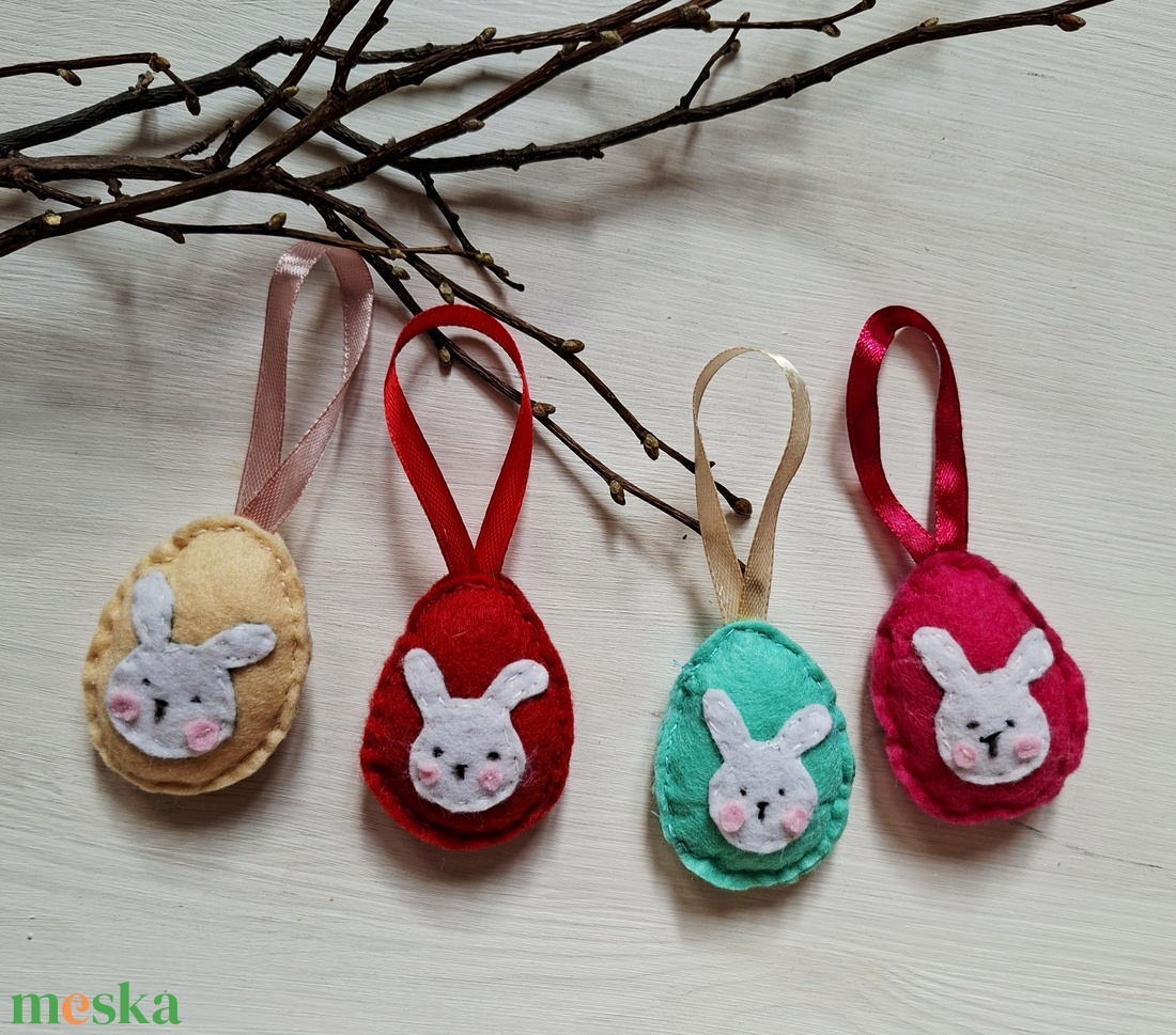 Nyuszis filc tojások- húsvéti függődíszek, ajándékba, tavaszi dekoráció - ünnepi díszek, dekorációk - húsvéti díszek és dekorációk - húsvéti tojásfadíszek - Meska.hu