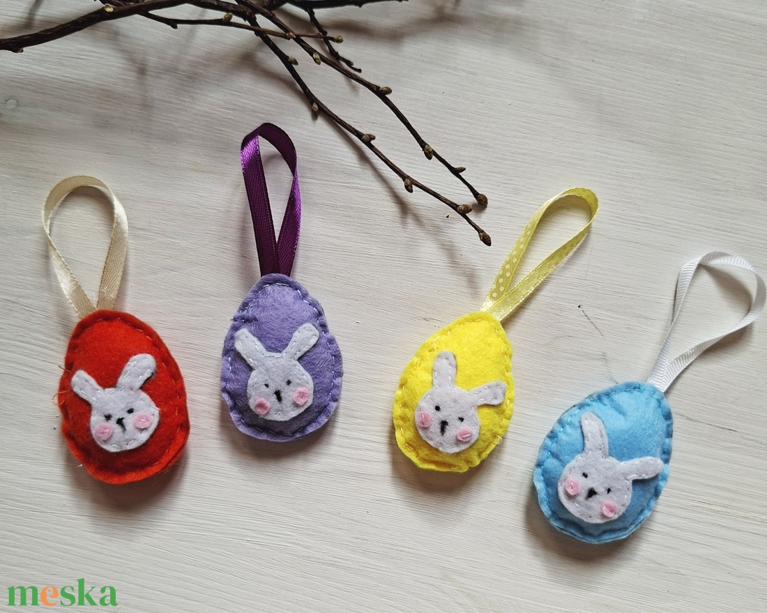 Nyuszis filc tojások, függődíszek, húsvéti, tavaszi díszek, ajándéknak - otthon & életmód - dekoráció - fali és függő dekoráció - függődísz - Meska.hu