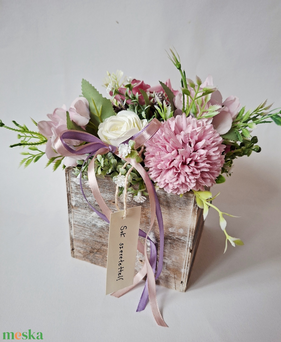 Rózsák és hortenziák fadobozban,  virágdísz nőnapra, születésnapra ünnepi alkalmakra - otthon & életmód - dekoráció - asztal és polc dekoráció - asztaldísz - Meska.hu