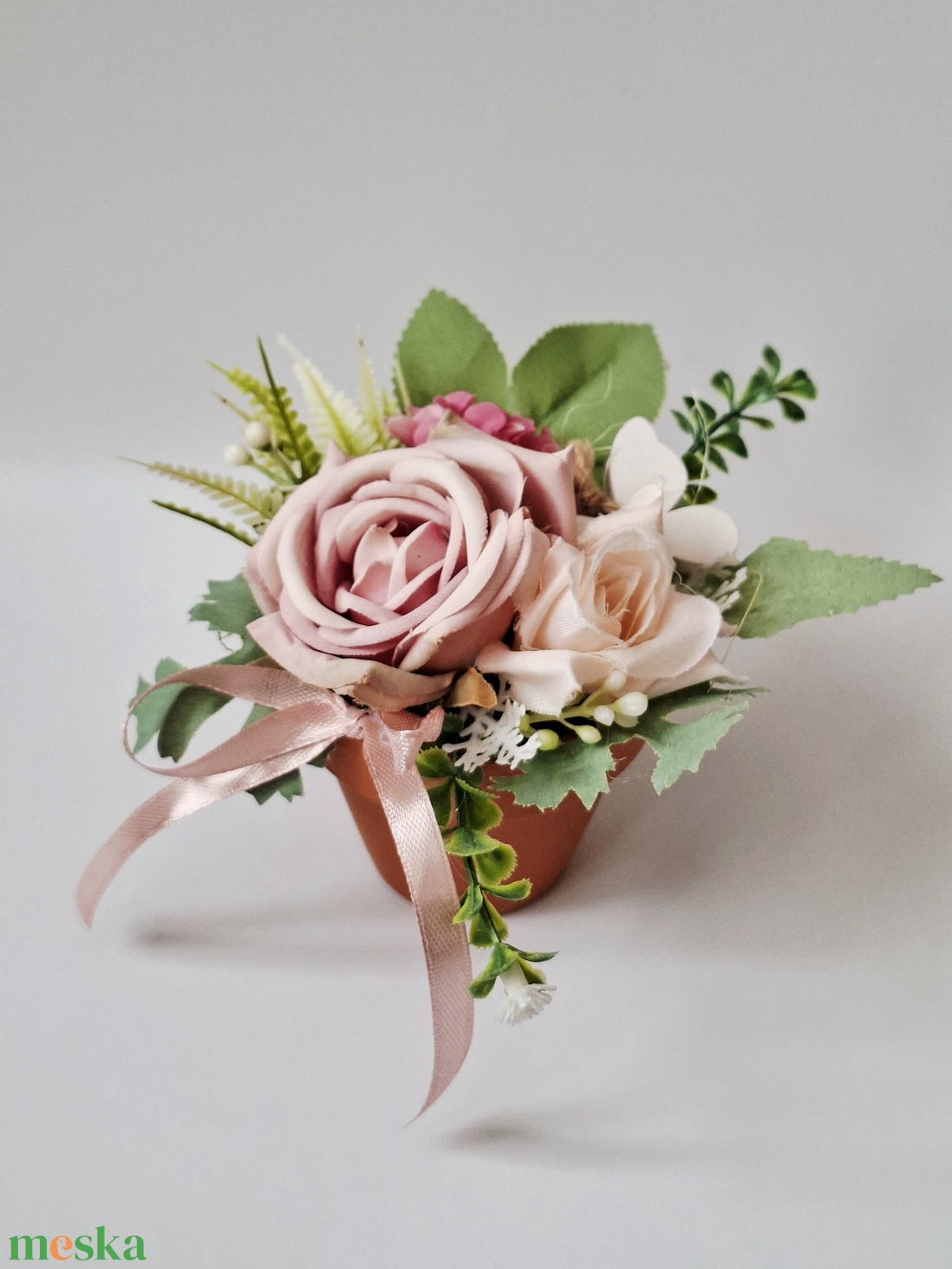 Kis rózsás cserép- asztal dekoráció, ajándékba - otthon & életmód - dekoráció - asztal és polc dekoráció - asztaldísz - Meska.hu