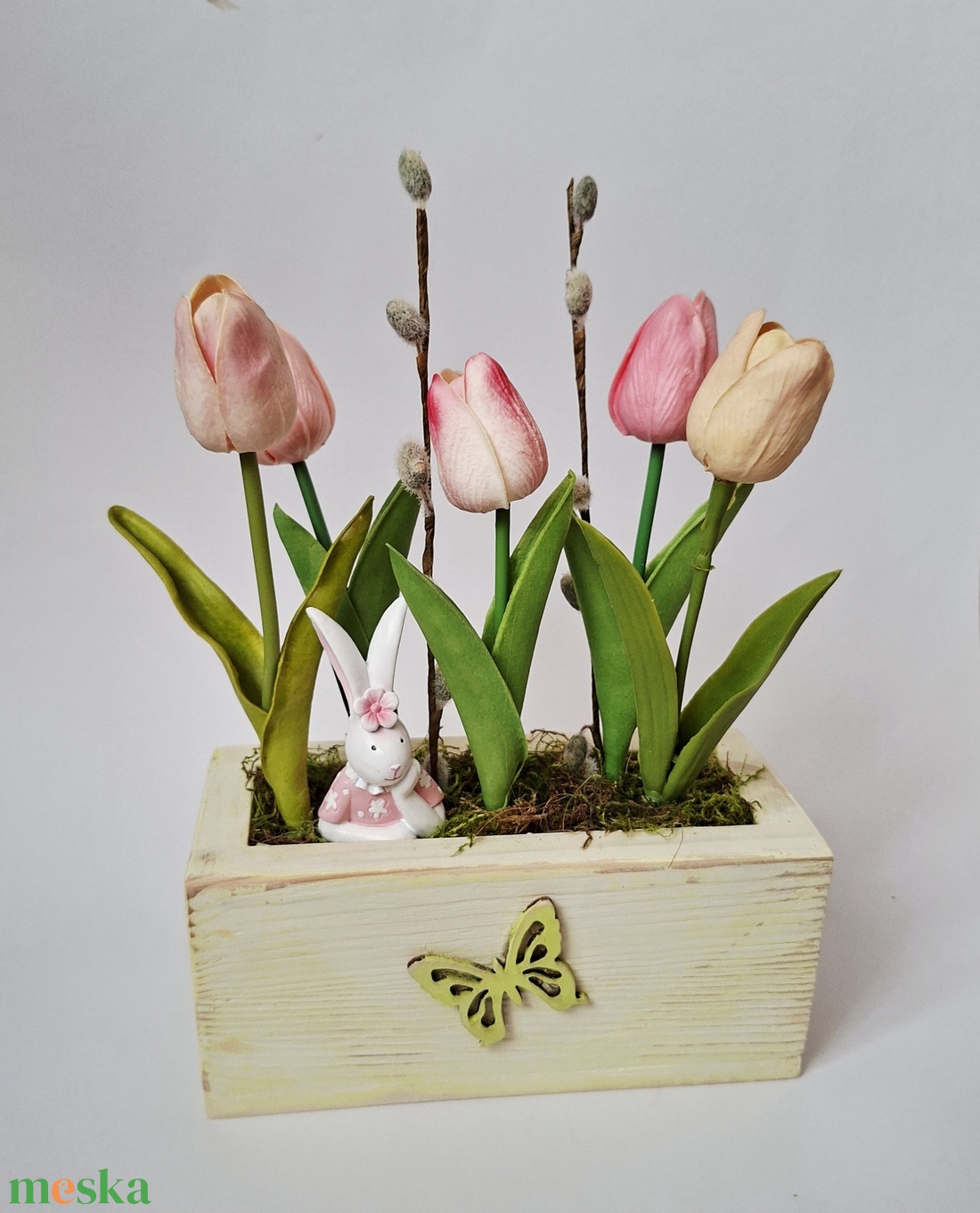 Tulipános faládika nyuszival- húsvéti asztaldísz - otthon & életmód - dekoráció - asztal és polc dekoráció - asztaldísz - Meska.hu