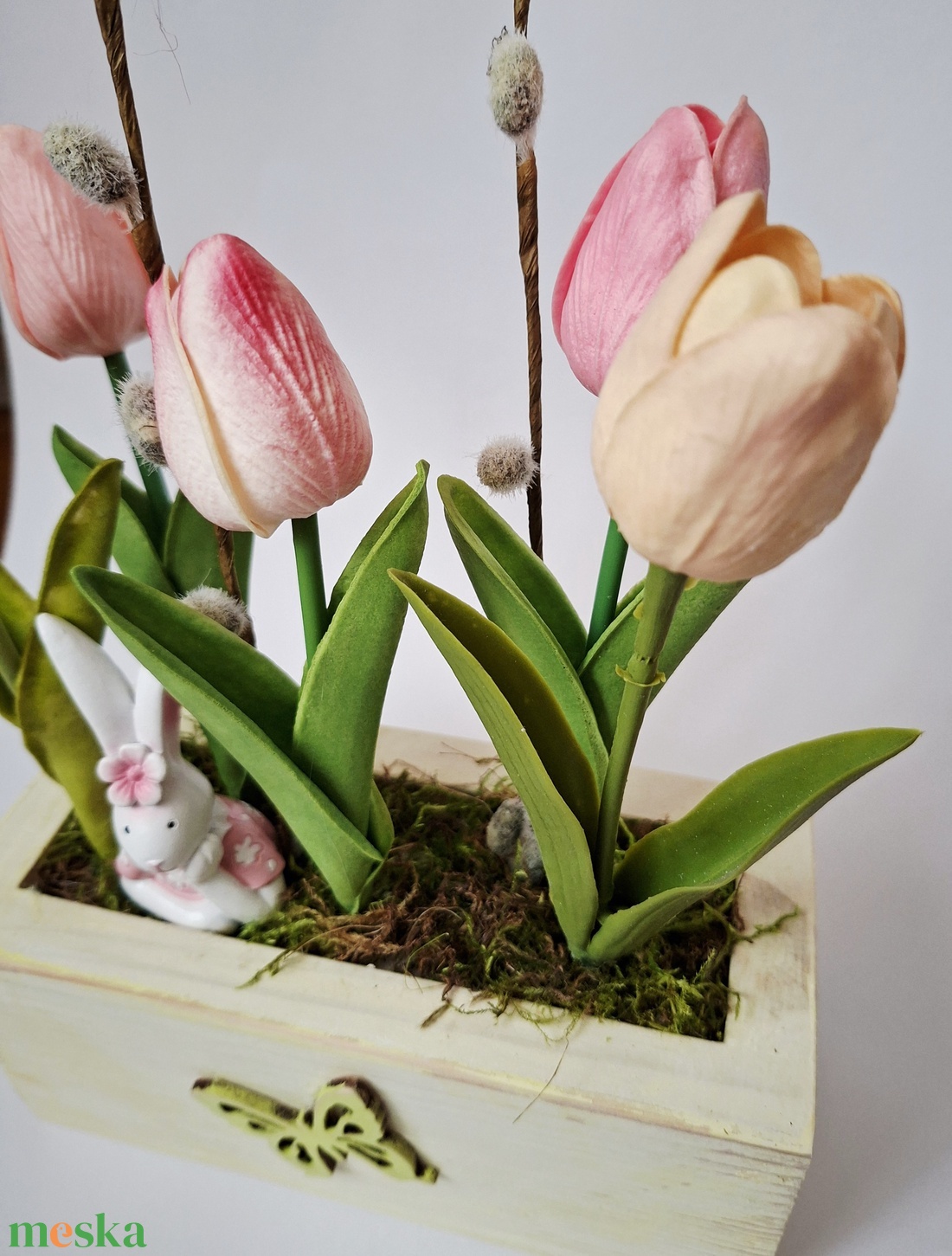 Tulipános faládika nyuszival- húsvéti asztaldísz - otthon & életmód - dekoráció - asztal és polc dekoráció - asztaldísz - Meska.hu