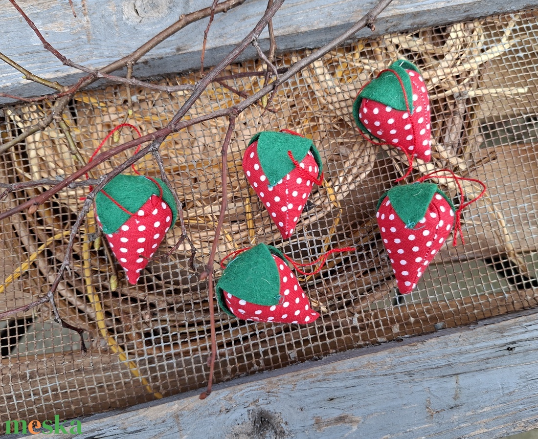 Szamócák, eprek 5db tavaszi dekoráció - ünnepi díszek, dekorációk - húsvéti díszek és dekorációk - húsvéti asztaldíszek - Meska.hu