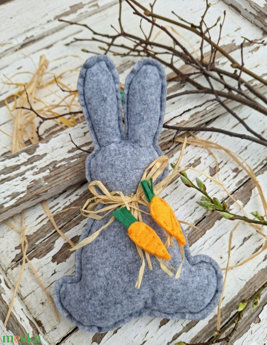 Szürke Nyuszi- filc nyúl, akasztós dísz, ajtódísz, ablakdísz, húsvéti dekoráció - ünnepi díszek, dekorációk - húsvéti díszek és dekorációk - húsvéti ablakdíszek - Meska.hu