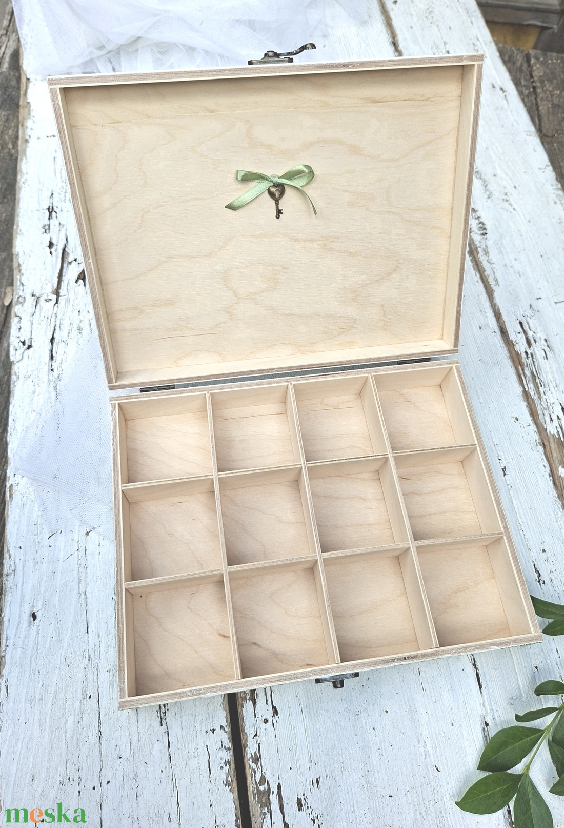 Régi esküvői autó -12 rekeszes doboz- greenery stílusú esküvőre, emlékdoboz - esküvő - emlék & ajándék - doboz - Meska.hu