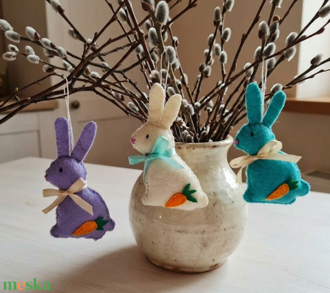 Filc nyuszik répával, húsvéti dísz, vintage dekoráció, Azonnal vihető! - ünnepi díszek, dekorációk - húsvéti díszek és dekorációk - húsvéti asztaldíszek - Meska.hu