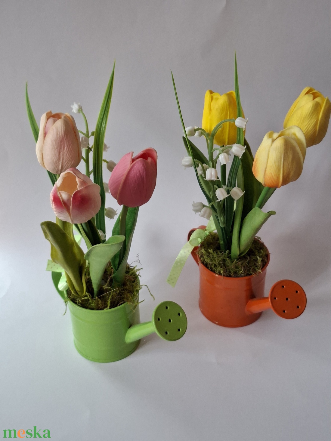 Tulipános  kannák- tavaszi dekoráció, asztaldísz,  anyáknapja, pedagógusnak, ajándékba - otthon & életmód - virágdekoráció - virágdíszek - asztali virágdísz - Meska.hu