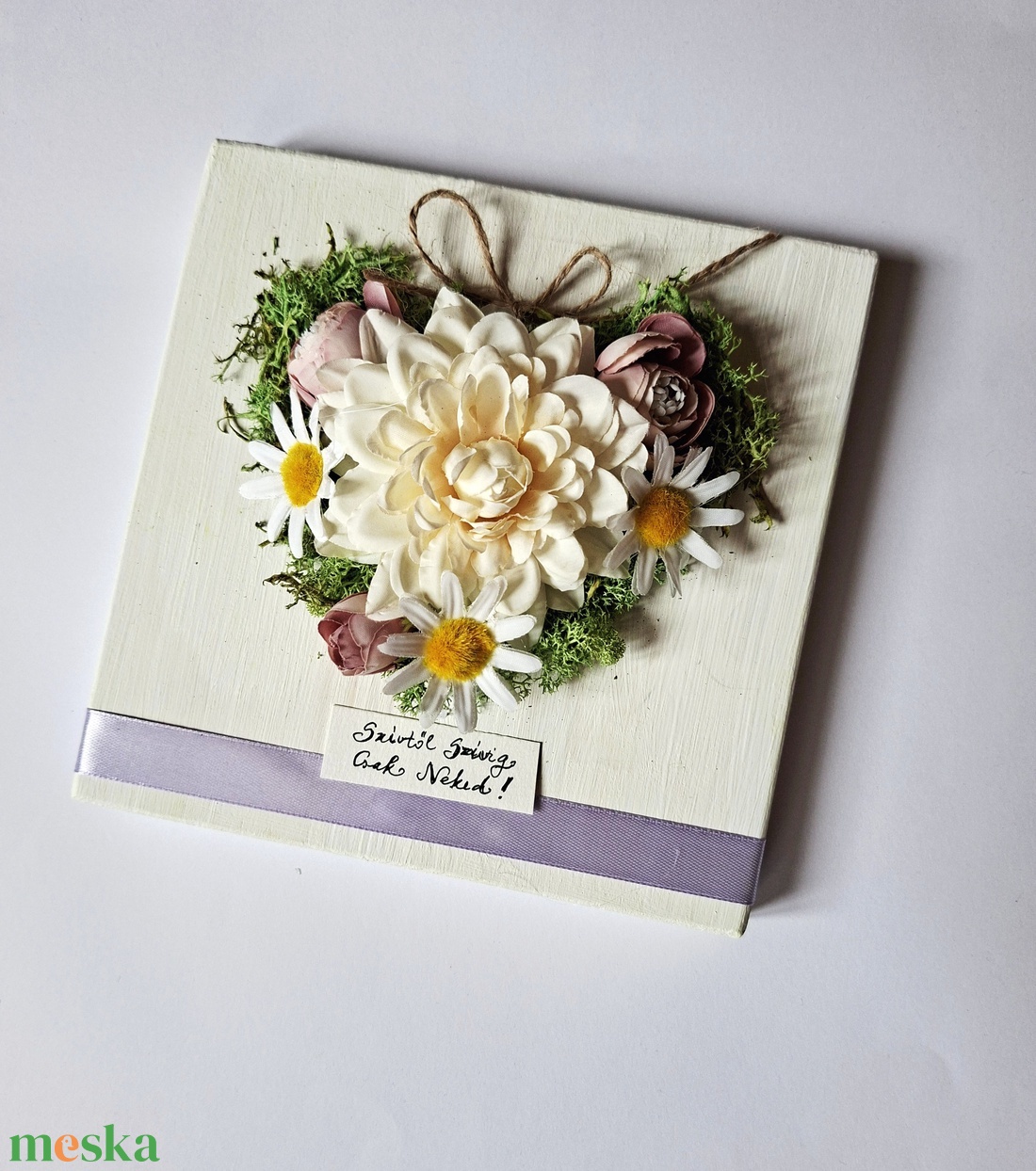 Szívtől Szívig- egyedi, virágszíves  kép zuzmóval, ajándékba, ünnepi alkalomra, anyák napja, ballagás, pedagógusnapra,  - otthon & életmód - dekoráció - fali és függő dekoráció - függődísz - Meska.hu