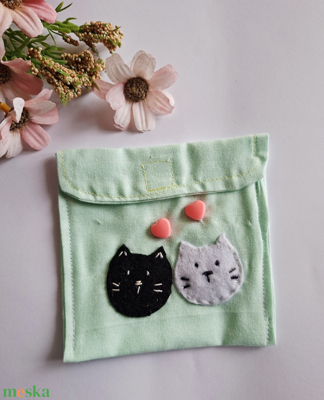Fehér és fekete cicák- textil tok, apróságtartó - táska & tok - pénztárca & más tok - aprópénztartó - Meska.hu