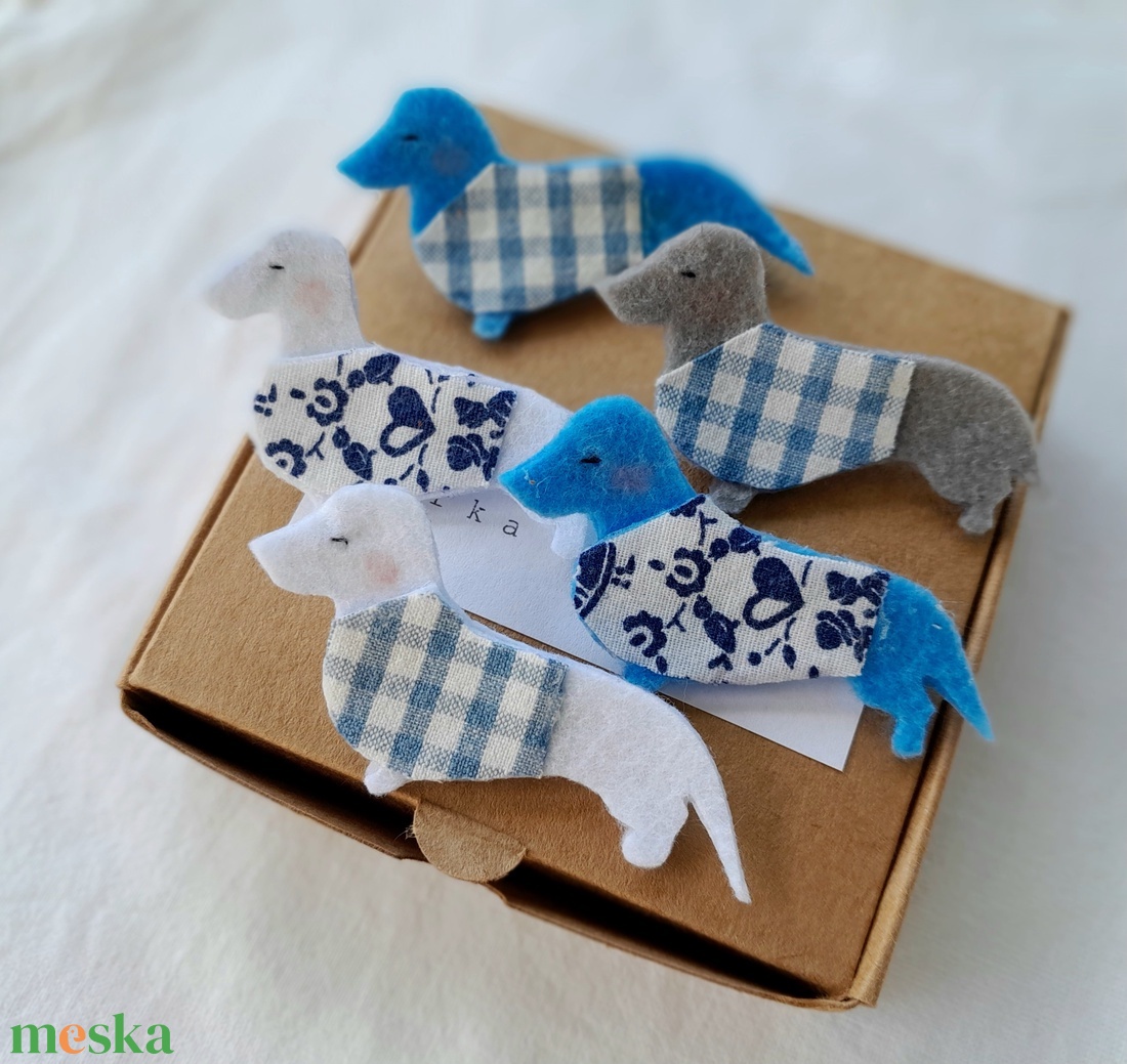Tacskó kitűző - ékszer - kitűző és bross - kitűző - Meska.hu Tacskó kitűző - ékszer - kitűző és bross - kitűző - Meska.hu