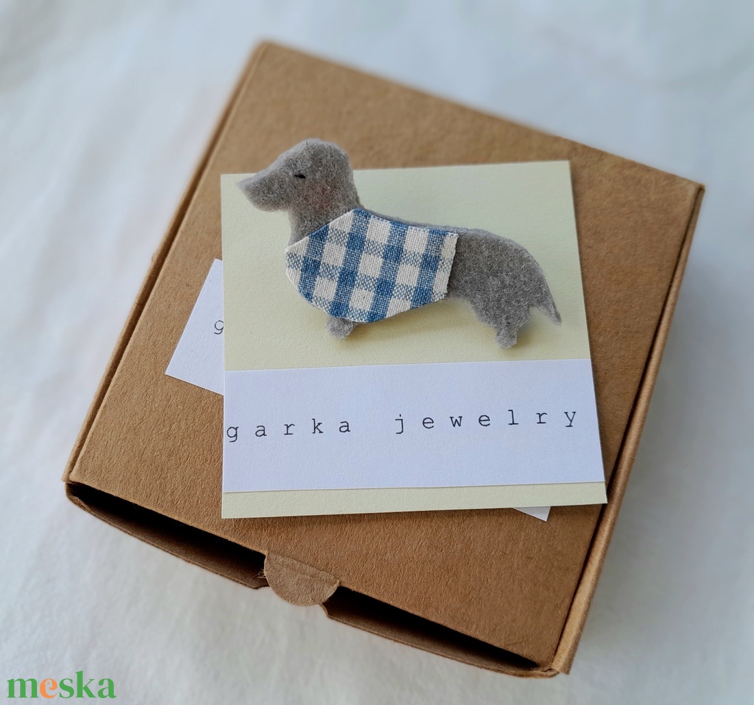 Tacskó kitűző - ékszer - kitűző és bross - kitűző - Meska.hu Tacskó kitűző - ékszer - kitűző és bross - kitűző - Meska.hu