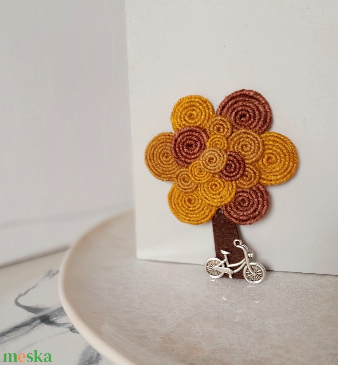 Fa bross, biciklivel - ékszer - kitűző és bross - kitűző - Meska.hu Fa bross, biciklivel - ékszer - kitűző és bross - kitűző - Meska.hu