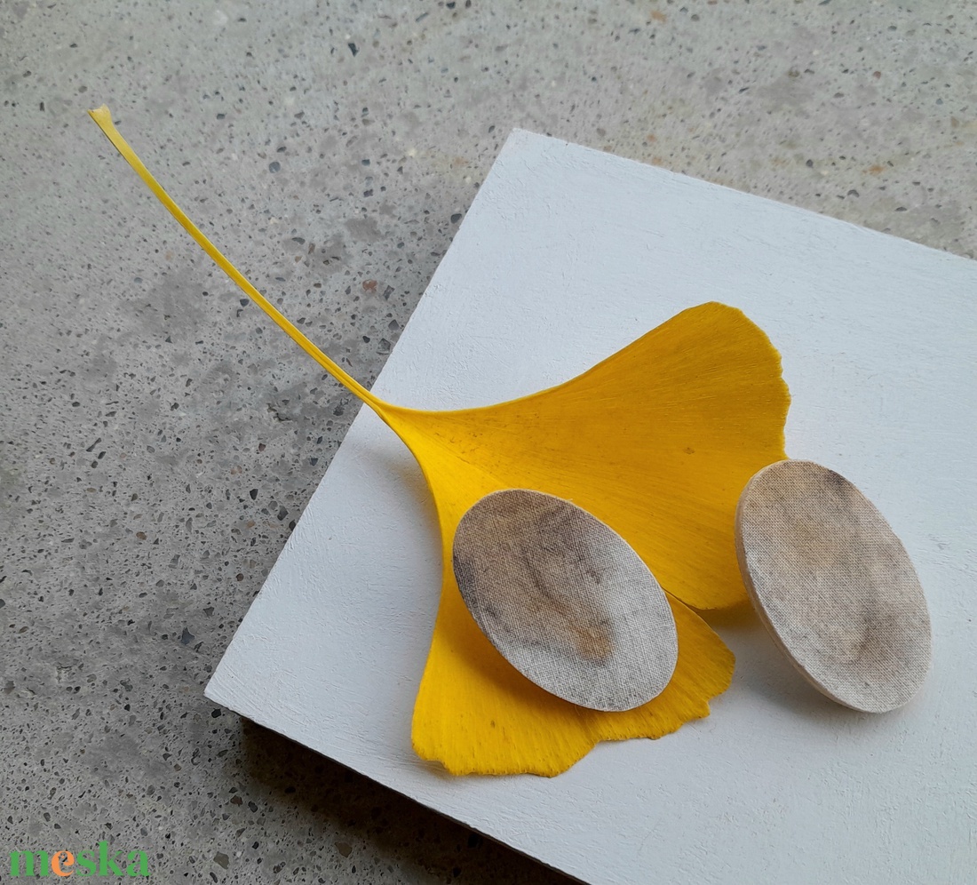 Növényekkel festett, nyírfa fülbevaló - ékszer - fülbevaló - lógós kerek fülbevaló - Meska.hu