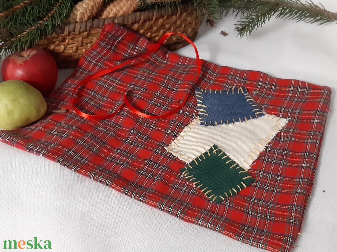Textil mikulászsák kézzel rávarrt foltokktal - karácsony - mikulás - mikulás zsák, zokni, csizma - Meska.hu Textil mikulászsák kézzel rávarrt foltokktal - karácsony - mikulás - mikulás zsák, zokni, csizma - Meska.hu