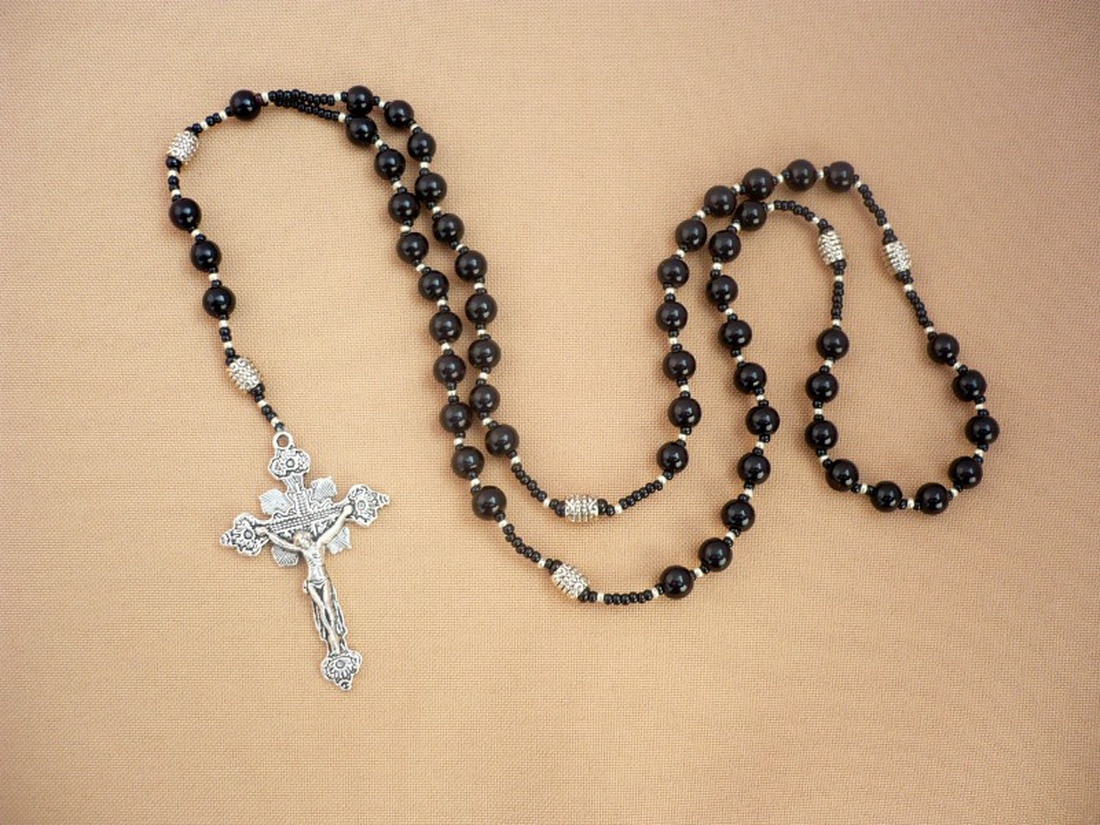 Fekete -ezüst férfi rózsafüzér rózsafüzér nyaklánc , férfi nyaklánc,  férfi ékszer, Meska -  - Meska.hu