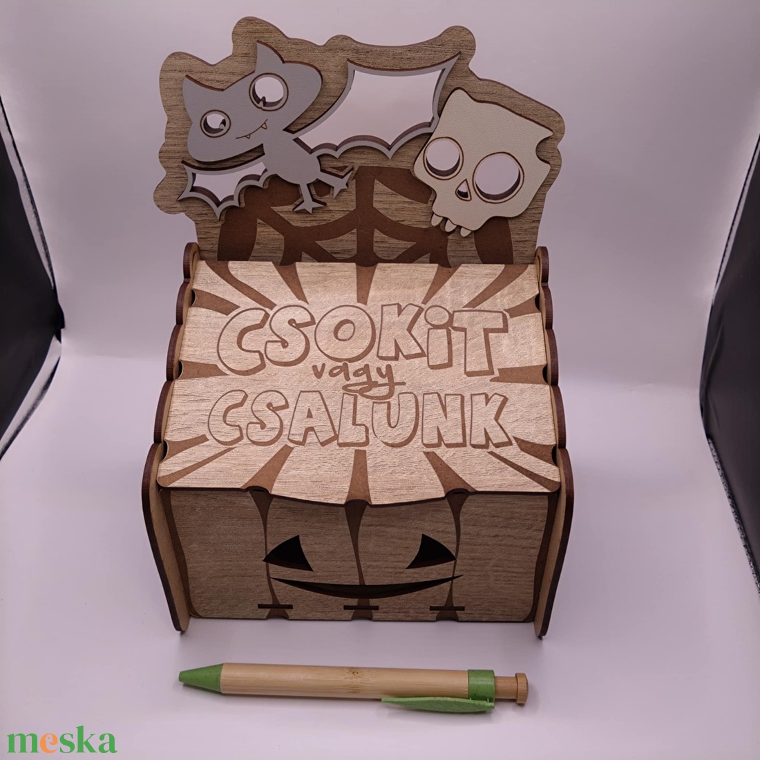 Csokit vagy csalunk Halloween töklámpás fa édességtartó doboz - otthon & életmód - dekoráció - halloween - halloweeni dekoráció - Meska.hu Csokit vagy csalunk Halloween töklámpás fa édességtartó doboz - otthon & életmód - dekoráció - halloween - halloweeni dekoráció - Meska.hu