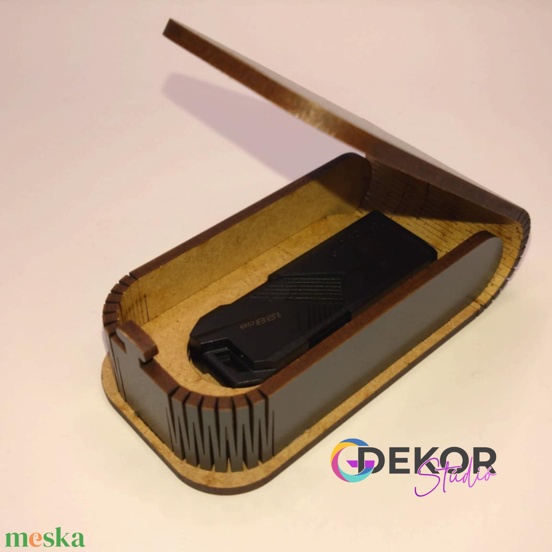 Fa pendrive tartó doboz  praktikus és elegáns megoldás USB tárolására - otthon & életmód - papír, írószer - ajándékozás kellékei - ajándékkísérő - Meska.hu
