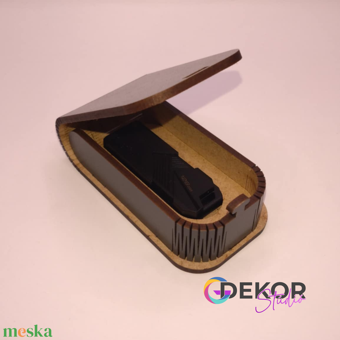 Fa pendrive tartó doboz  praktikus és elegáns megoldás USB tárolására - otthon & életmód - papír, írószer - ajándékozás kellékei - ajándékkísérő - Meska.hu