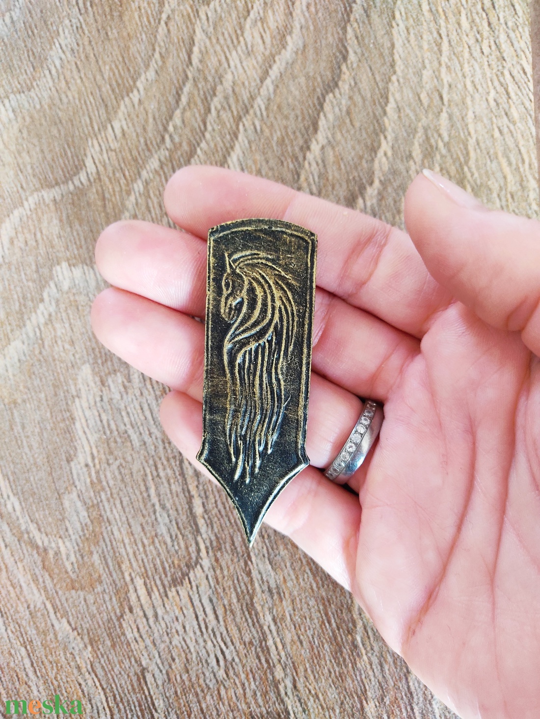 Rohan, A hobbit, Gyűrűk Ura, hűtőmágnes, kitűző, Éowyn, szülinap, Théoden, Éomer, lovak, ló, Aragorn, ajandék - otthon & életmód - dekoráció - dísztárgy - Meska.hu Rohan, A hobbit, Gyűrűk Ura, hűtőmágnes, kitűző, Éowyn, szülinap, Théoden, Éomer, lovak, ló, Aragorn, ajandék - otthon & életmód - dekoráció - dísztárgy - Meska.hu