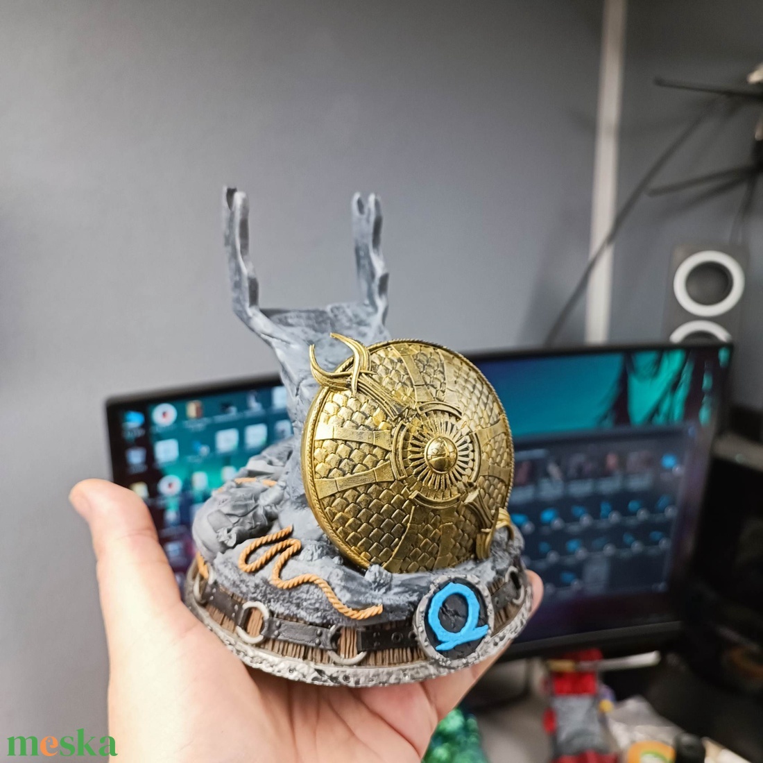 God of War Playstation 4-5 kontroller tartó - otthon & életmód - dekoráció - dísztárgy - Meska.hu
