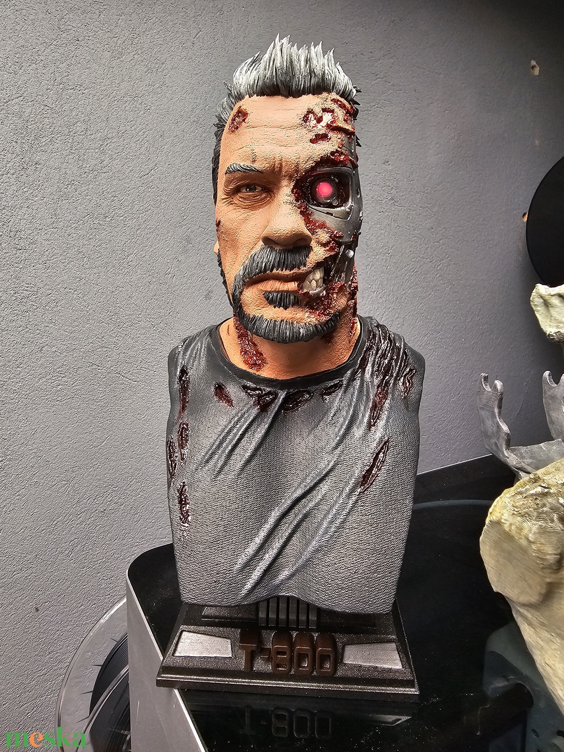 Terminator T-800, Arnold mellszobor, resin, kézzel festve, világító szemmel - otthon & lakás - dekoráció - asztal és polc dekoráció - könyvszobor - Meska.hu