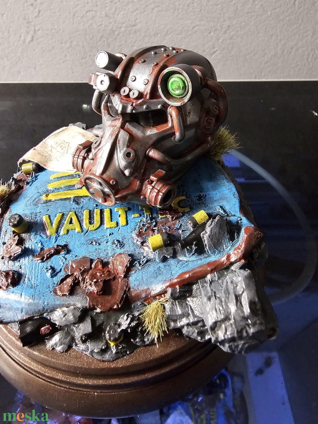 Fallout T-60 mini dioráma, kézzel festve - otthon & életmód - dekoráció - asztal és polc dekoráció - asztaldísz - Meska.hu Fallout T-60 mini dioráma, kézzel festve - otthon & életmód - dekoráció - asztal és polc dekoráció - asztaldísz - Meska.hu