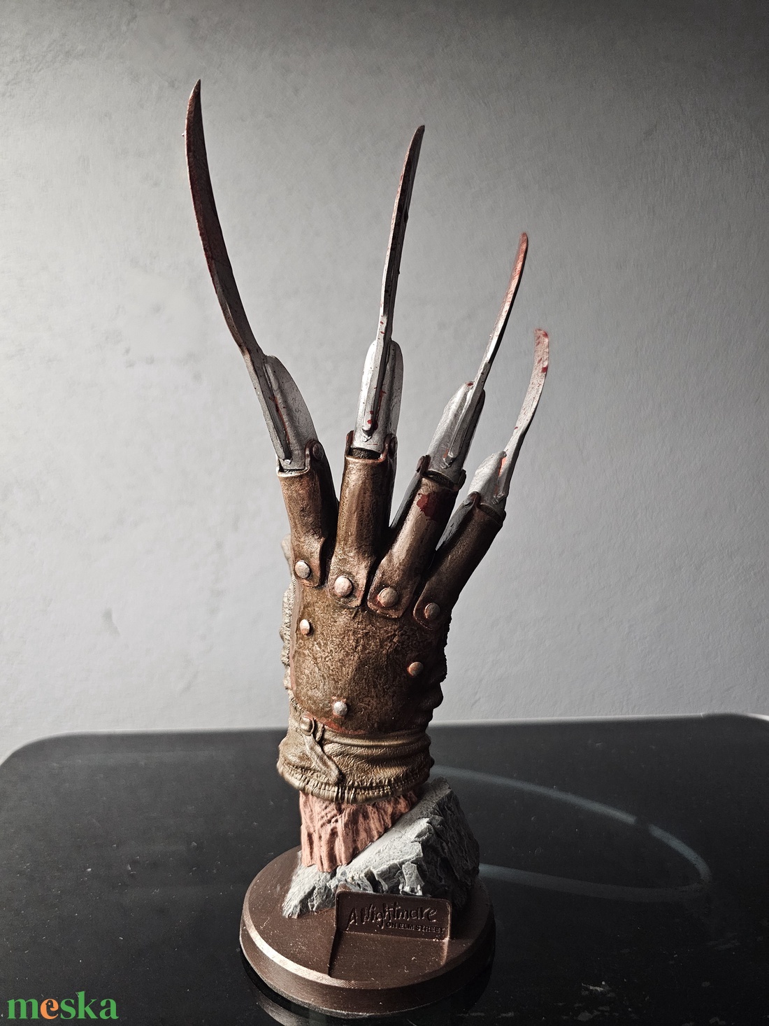 Freddy Krueger kéz, Rémálom az Elm utcában - otthon & életmód - dekoráció - asztal és polc dekoráció - könyvszobor - Meska.hu Freddy Krueger kéz, Rémálom az Elm utcában - otthon & életmód - dekoráció - asztal és polc dekoráció - könyvszobor - Meska.hu