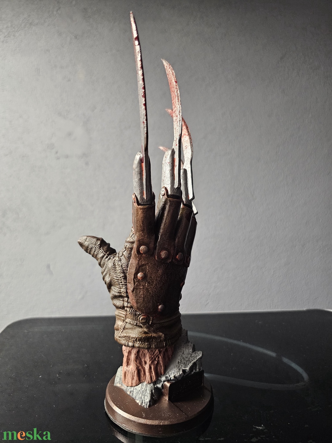Freddy Krueger kéz, Rémálom az Elm utcában - otthon & életmód - dekoráció - asztal és polc dekoráció - könyvszobor - Meska.hu Freddy Krueger kéz, Rémálom az Elm utcában - otthon & életmód - dekoráció - asztal és polc dekoráció - könyvszobor - Meska.hu