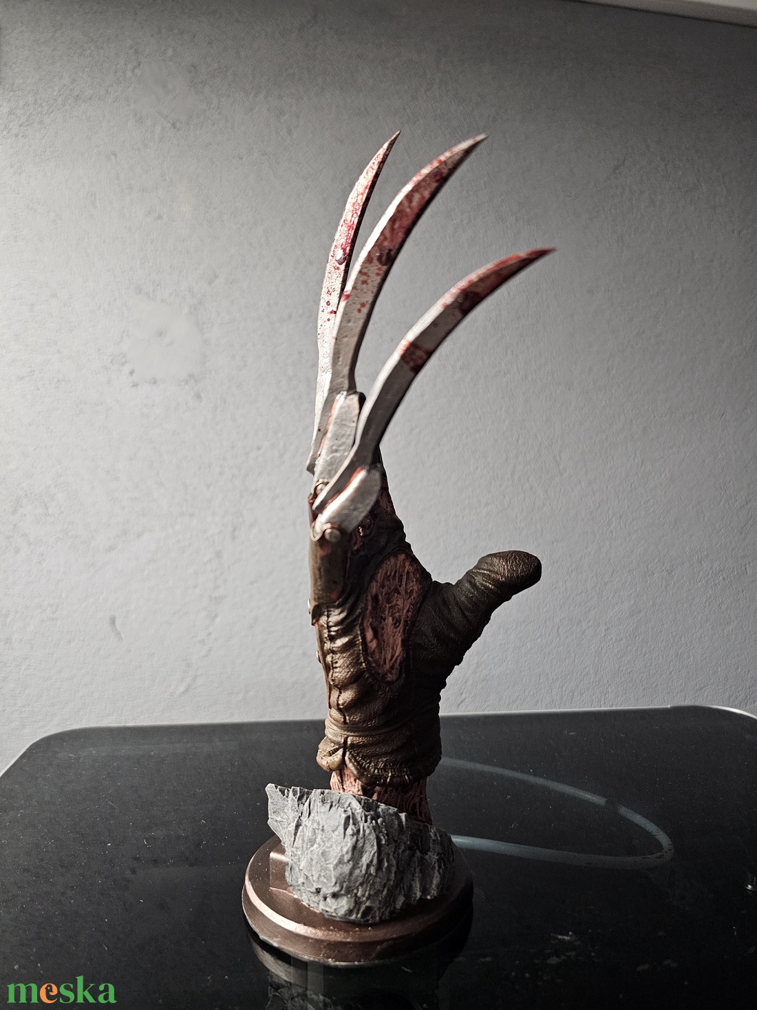 Freddy Krueger kéz, Rémálom az Elm utcában - otthon & életmód - dekoráció - asztal és polc dekoráció - könyvszobor - Meska.hu Freddy Krueger kéz, Rémálom az Elm utcában - otthon & életmód - dekoráció - asztal és polc dekoráció - könyvszobor - Meska.hu