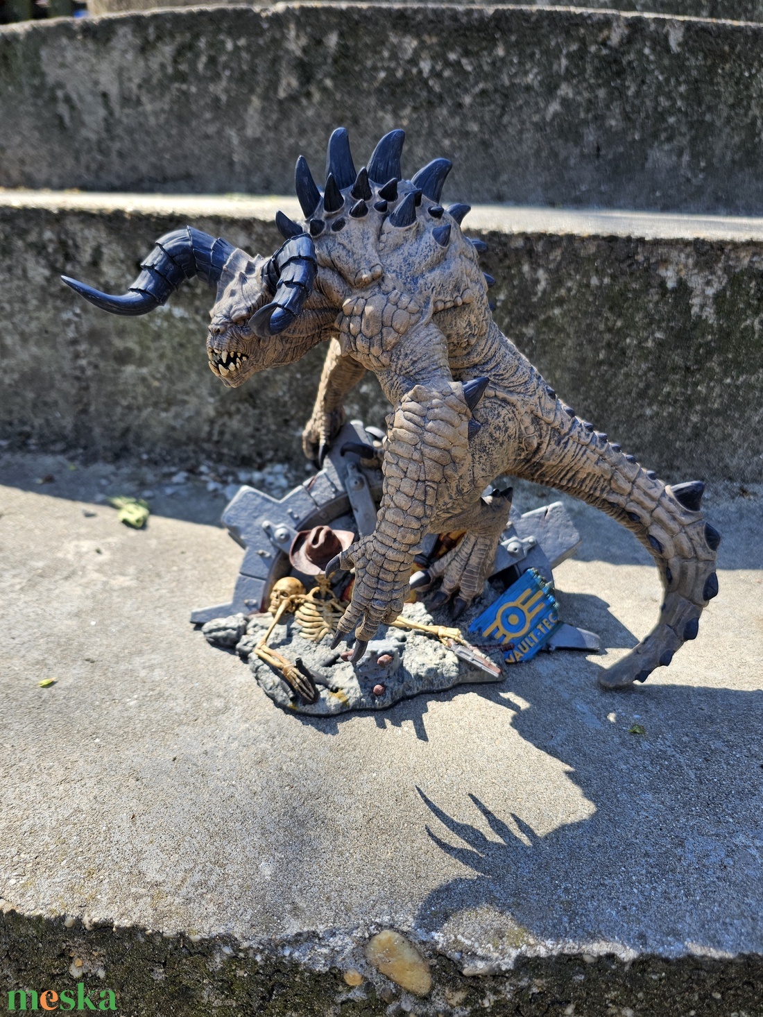 Fallout Deathclaw - Halálkarom szobor, full resin, kézzel festve - otthon & életmód - dekoráció - asztal és polc dekoráció - könyvszobor - Meska.hu