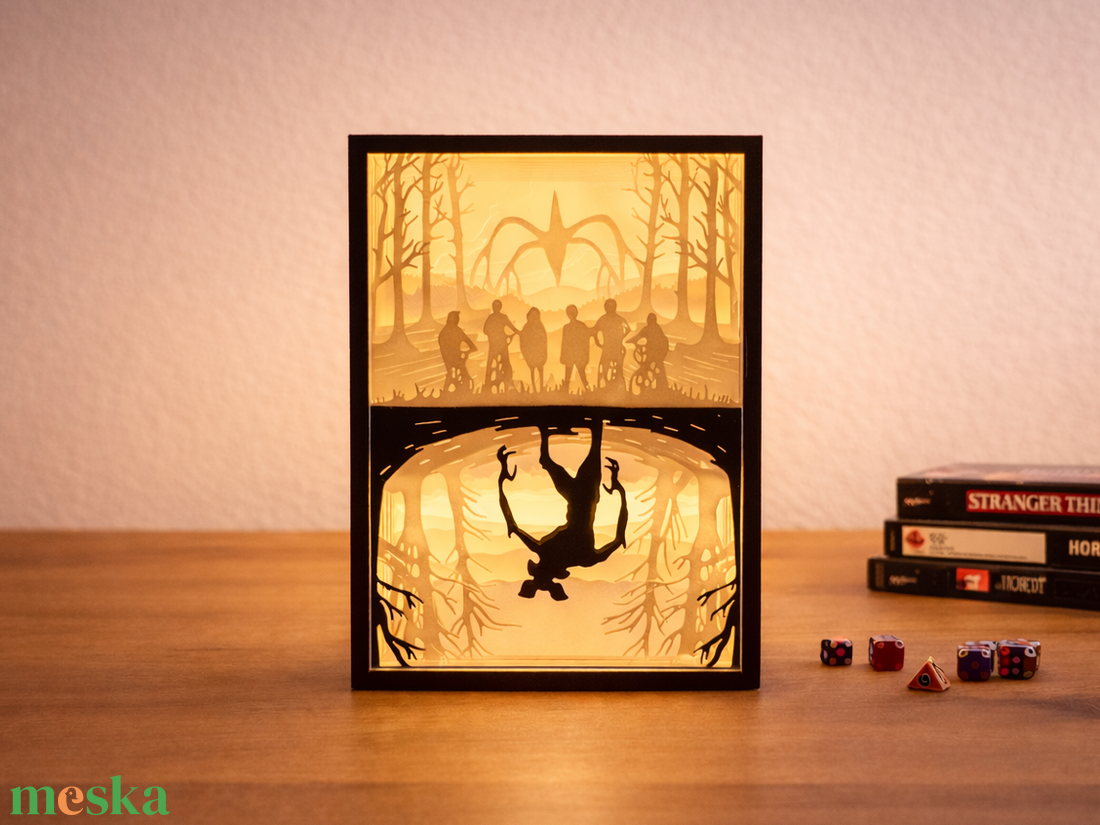 Stranger Things shadow box lámpa - 3D Nyomtatott - otthon & életmód - lámpa - asztali lámpa - Meska.hu