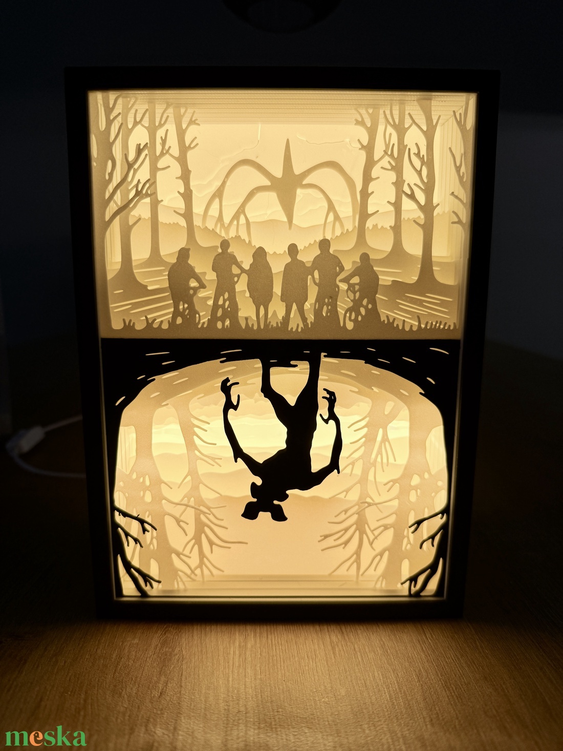 Stranger Things shadow box lámpa - 3D Nyomtatott - otthon & életmód - lámpa - asztali lámpa - Meska.hu
