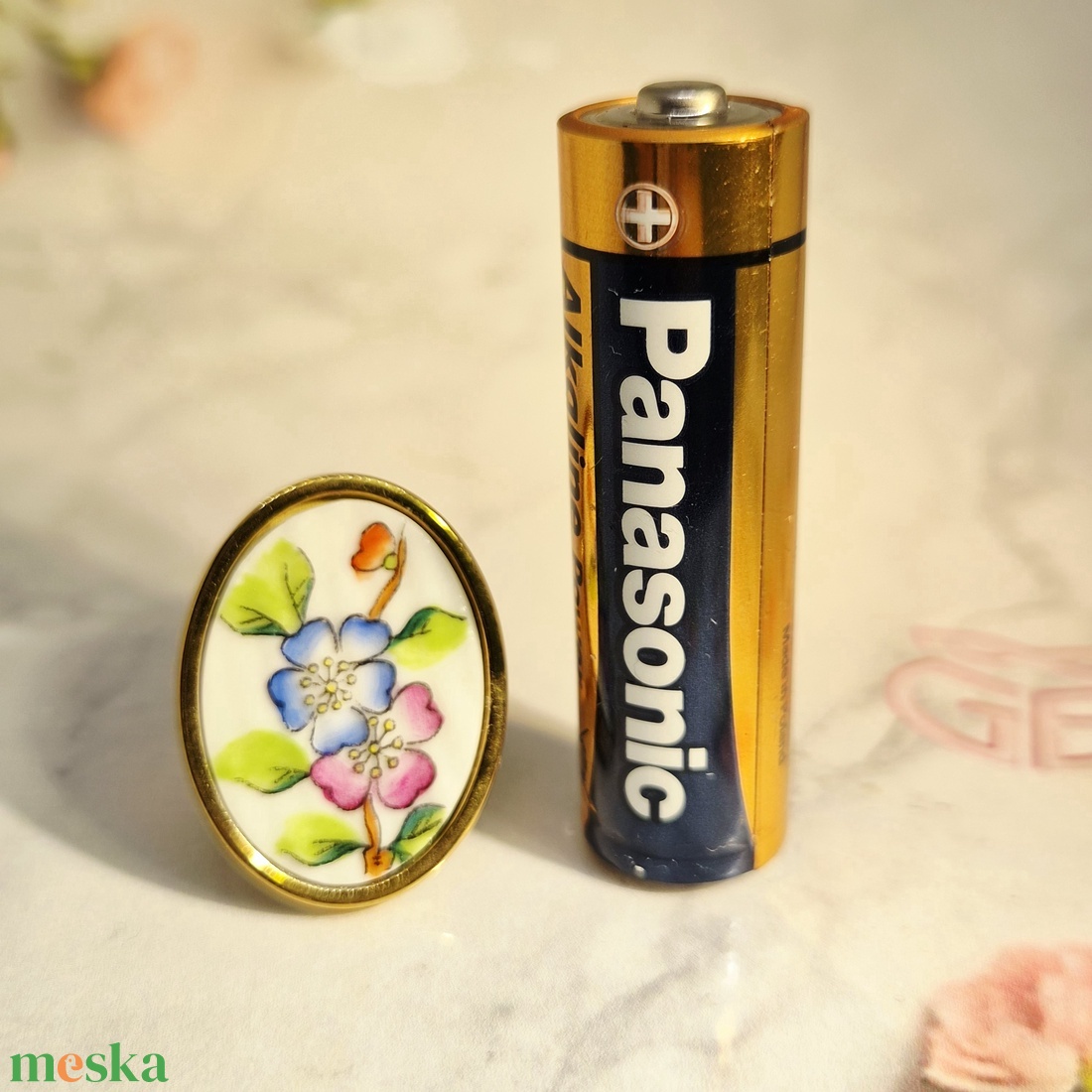 Állítható méretű, törött herendi porcelánból készült gyűrű - ékszer - gyűrű - figurális gyűrű - Meska.hu