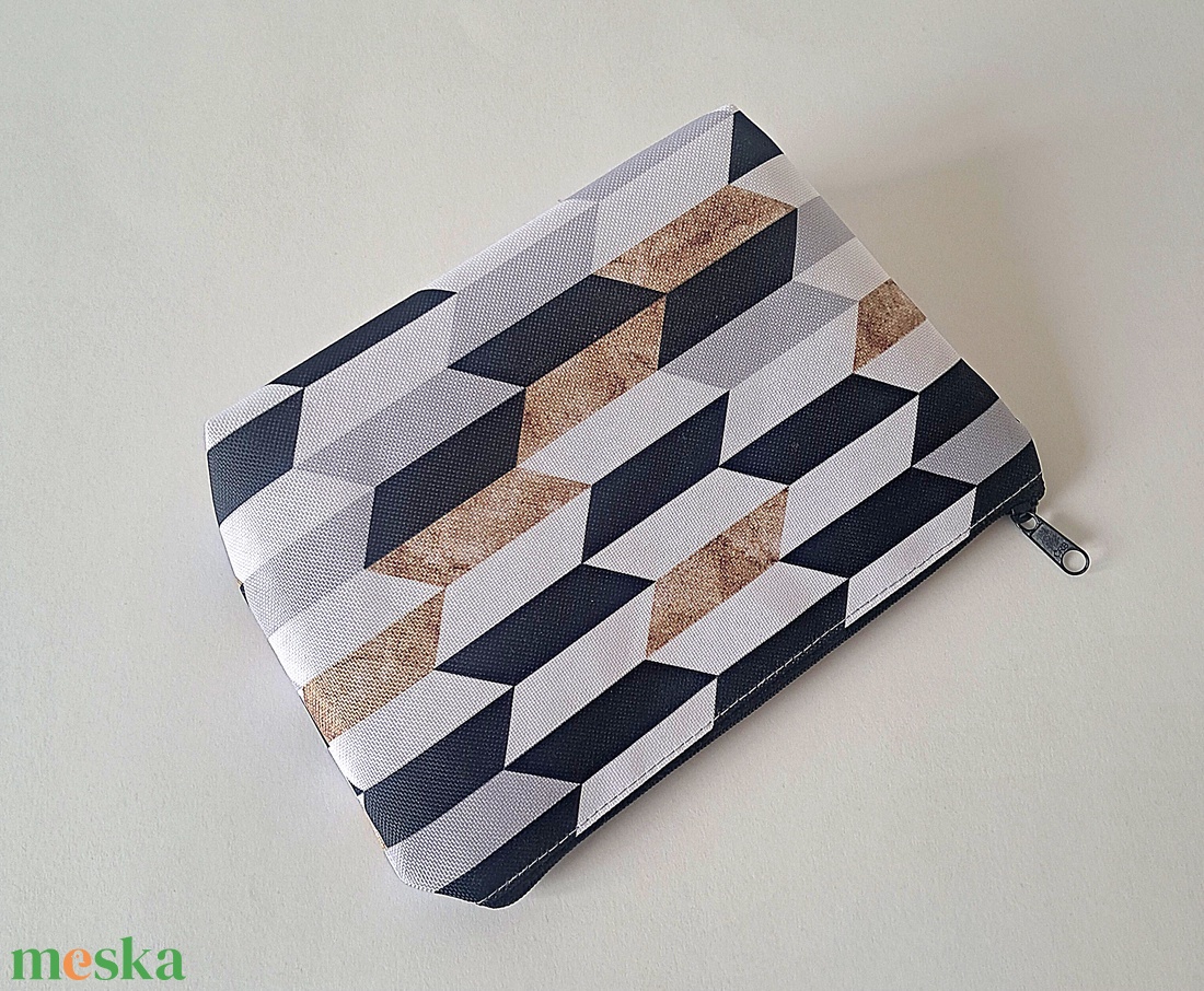 Közepes méretű modern neszesszer - táska & tok - neszesszer - Meska.hu