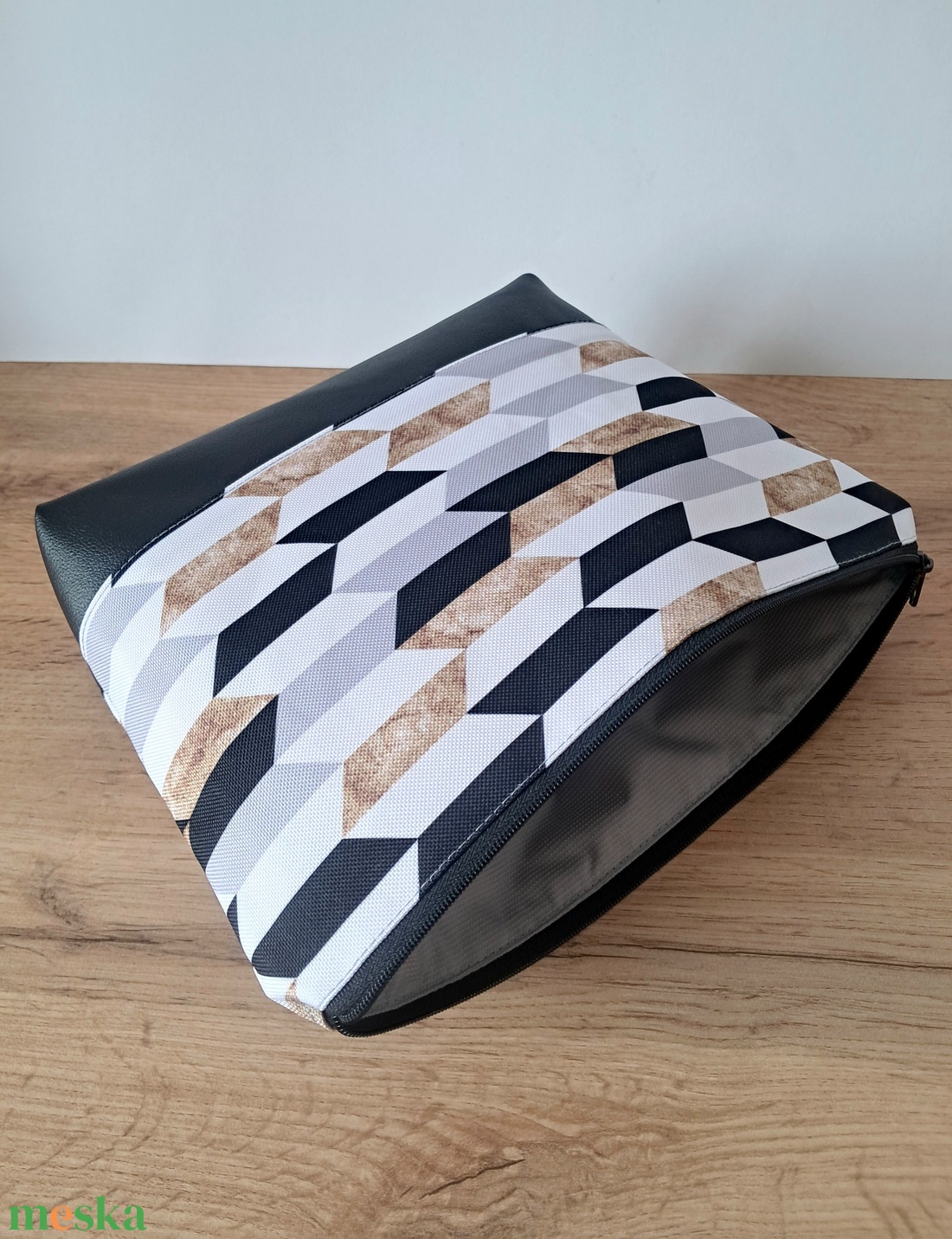 Nagyméretű modern neszesszer - táska & tok - neszesszer - Meska.hu