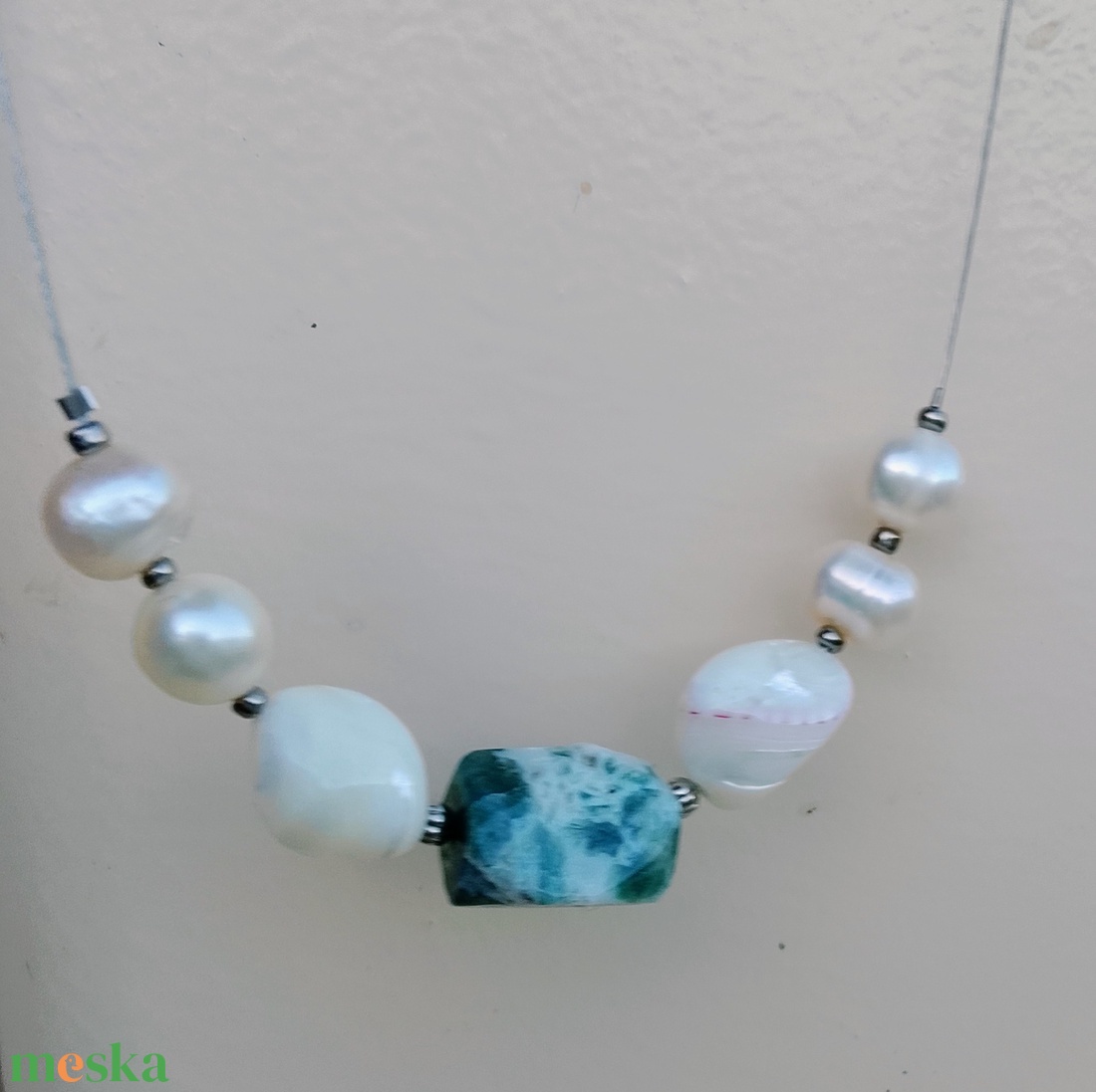 Zöld achát, kagyló és igazgyöngy nyaklánc, nyakék - ékszer - nyaklánc - gyöngyös nyaklánc - Meska.hu