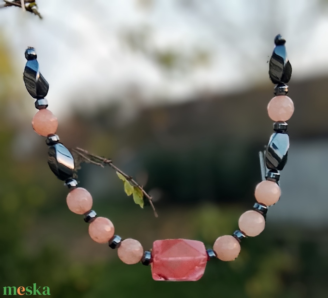 Barack szín és hematit kövekből nyaklánc, nyakék  - ékszer - nyaklánc - gyöngyös nyaklánc - Meska.hu