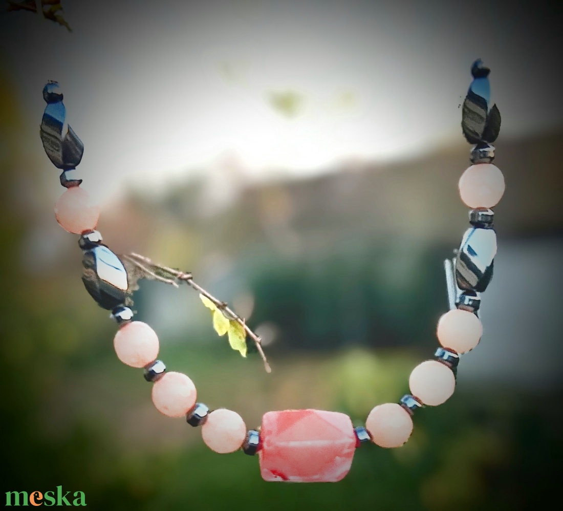 Barack szín és hematit kövekből nyaklánc, nyakék  - ékszer - nyaklánc - gyöngyös nyaklánc - Meska.hu