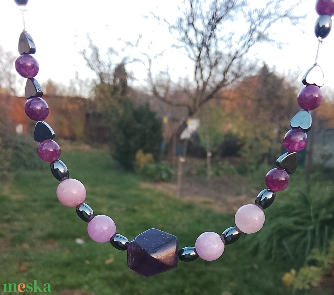 Ametiszt és hematit kövekből nyaklánc, nyakék  - ékszer - nyaklánc - gyöngyös nyaklánc - Meska.hu